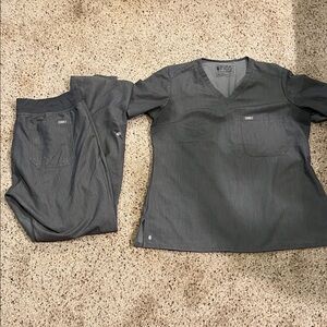 Figs Charcoal Scrub Ensemble